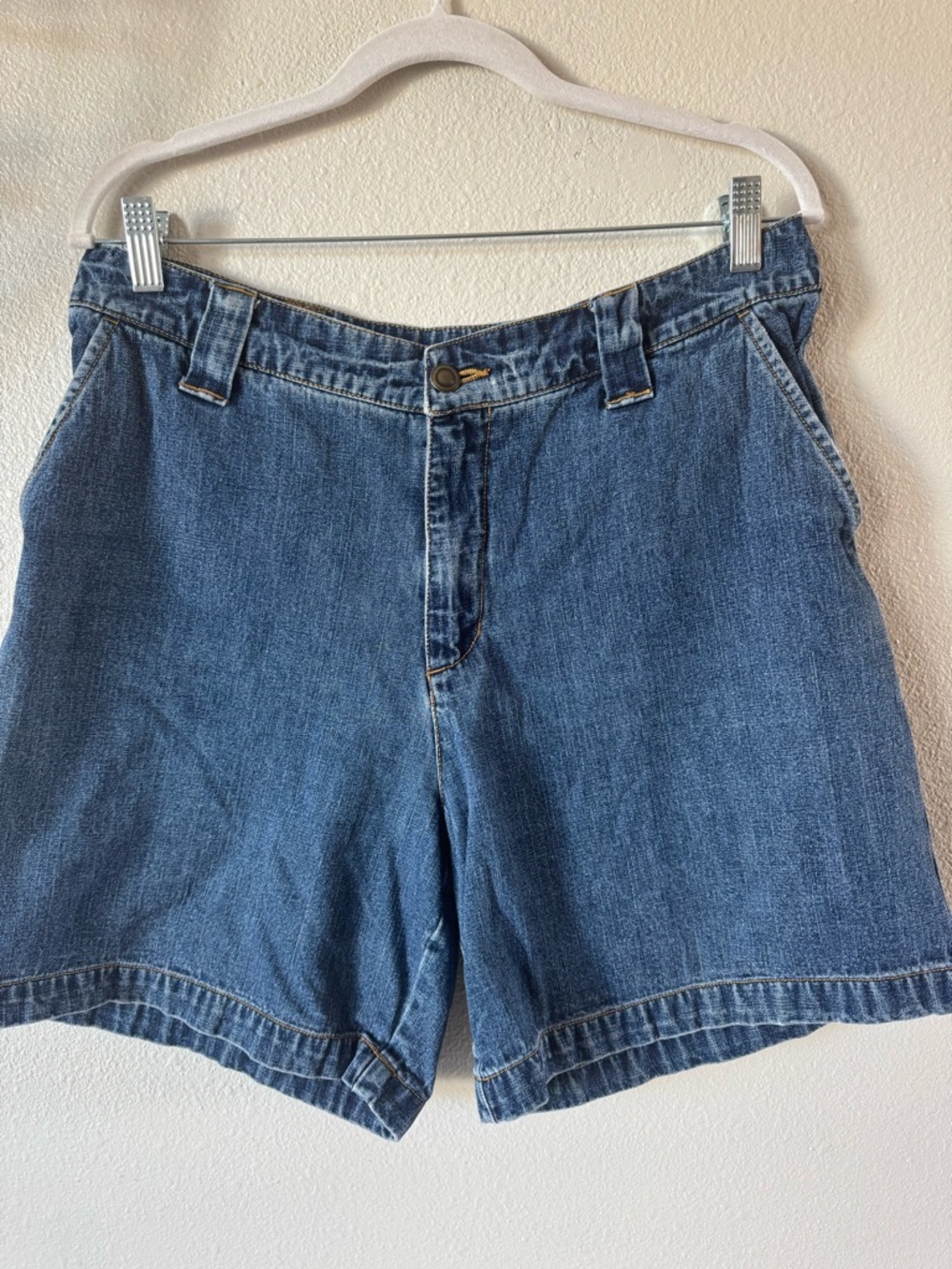 Vintage Cherokee mom jean shorts. Size 12
